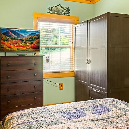 Brand New Tiny Cabin! A Bearly Adventure Sevierville Extérieur photo
