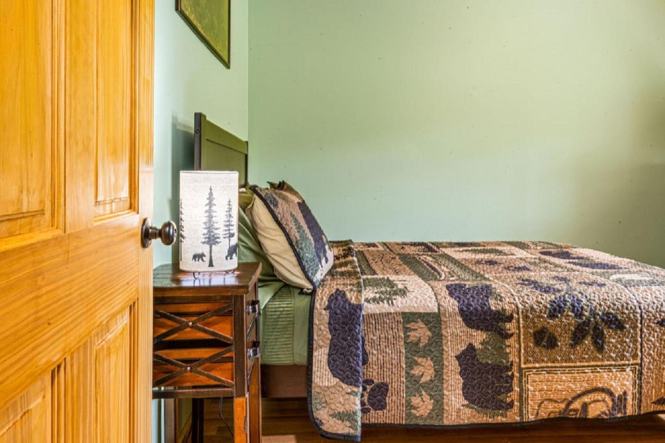 Brand New Tiny Cabin! A Bearly Adventure Sevierville Extérieur photo
