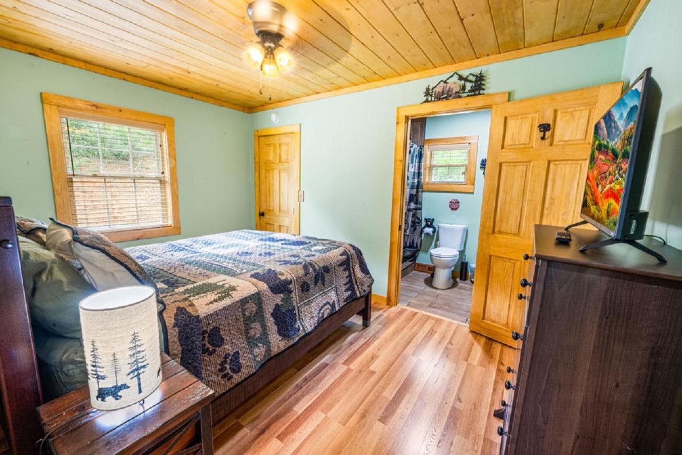 Brand New Tiny Cabin! A Bearly Adventure Sevierville Extérieur photo